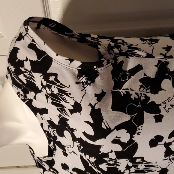 Elle Butterfly Silhouette Black/White Printed Women's Crepe Top - Size Small - Picture 4 of 8
